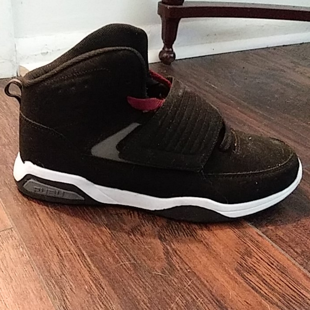 Mens/ womens sneakers